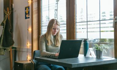 student using computer 