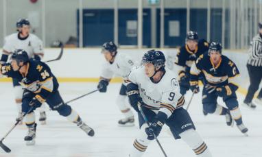 men's hockey team on ice