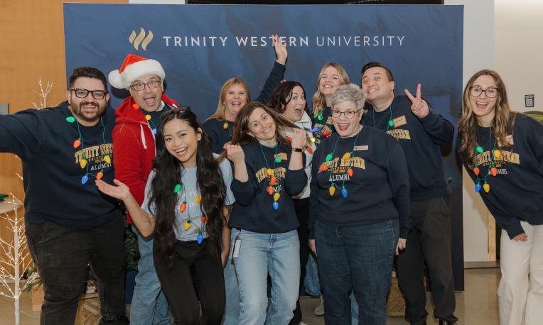 Alumni team pose for photos.