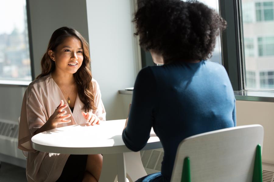 2 women in a meeting