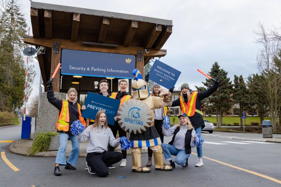 students welcoming outside with mascot