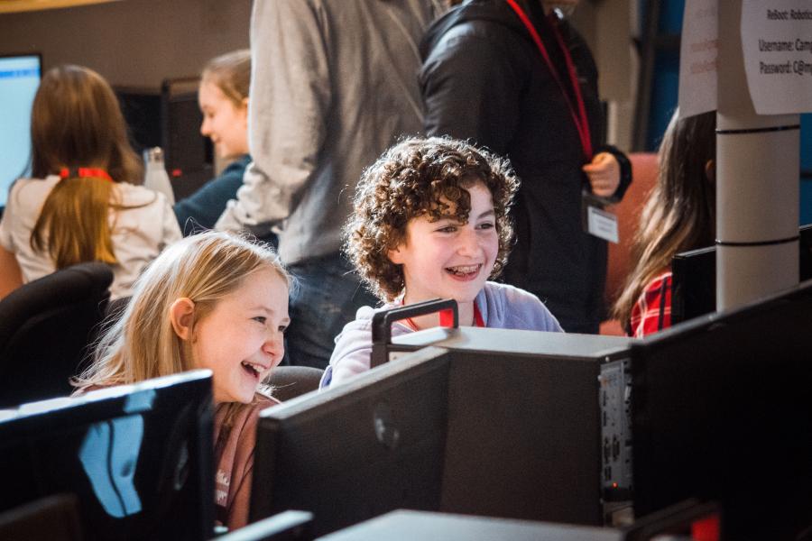 kids using computer
