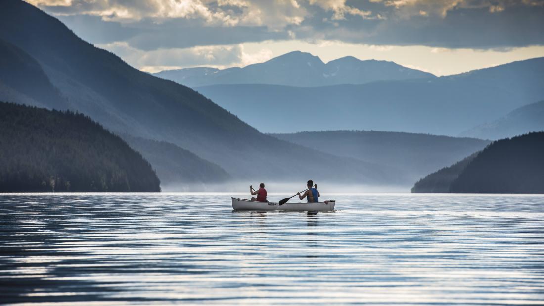 people canoeing