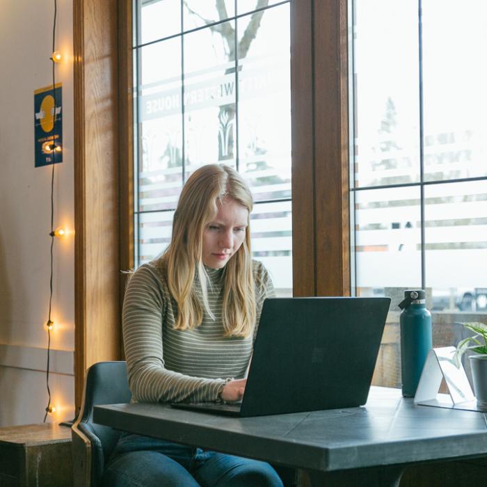 student using computer 